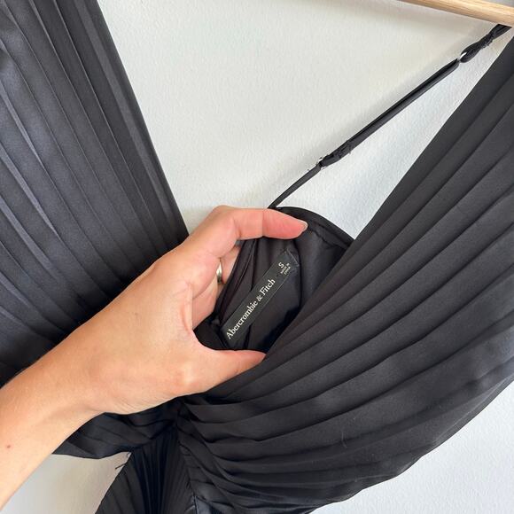 Abercrombie & Fitch Giselle Cutout Pleated Maxi Dress Black S - Picture 11 of 11